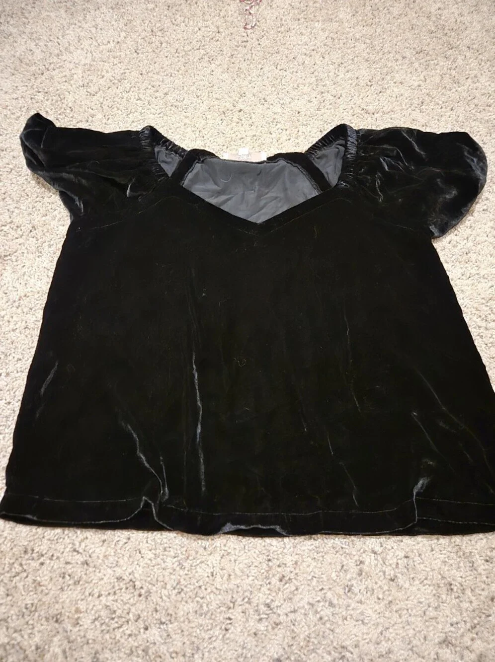 💖LOFT Black Velvet V-Neck Puff-Sleeve Top